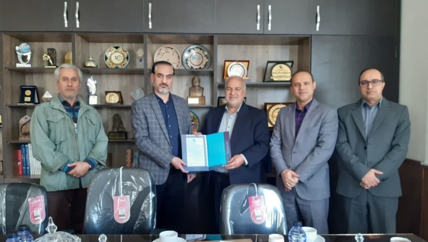 تقدیر از کارمندان کتابخانه دانشگاه نیشابور به مناسبت هفته کتاب، کتابخوانی و کتابدار