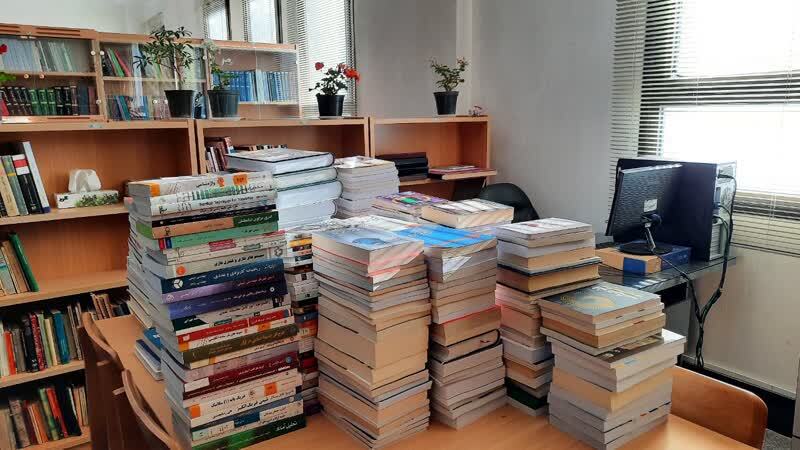 اهدای کتاب توسط «سازمان اسناد و کتابخانه ملی جمهوری اسلامی ایران» به کتابخانه مرکزی دانشگاه نیشابور